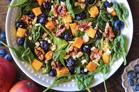 Mango Salad with Spinach and Blueberries